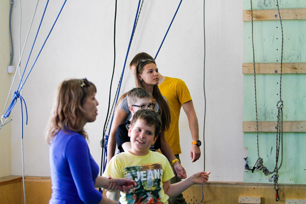 "Скалолазание открывает для них новый мир": Особенные дети покоряют высоту
