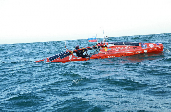 «Сорвало солнечные батареи, сорвало ветроуказатель»: Лодку Федора Конюхова трижды перевернул сильный шторм в океане