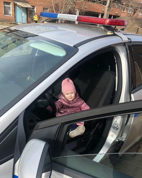 Иркутский полицейский довез маленькую девочку до больницы и спас ей жизнь