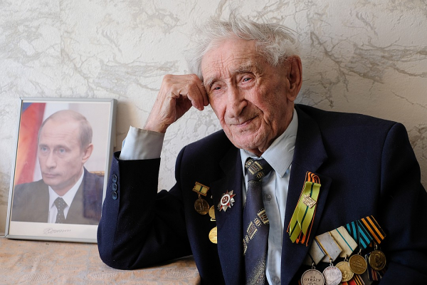 «Спасти рядового Путина»: Ветеран рассказал, как во время боев на Невском пятачке спасли отца президента России