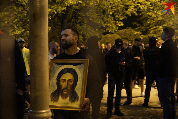 Новых стычек не боятся: в Екатеринбурге сторонники храма Святой Екатерины проведут молебен в сквере у Драмтеатра